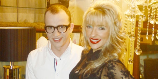 Chic! O hair stylist Henrique Araújo, com sua cliente Eduarda Antonietto, completa 14 anos de trabalho se dedicando à beleza